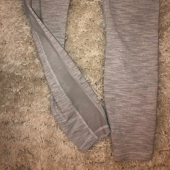 Barely Worn Lululemon Leggings!! Size 4:) - Picture 7 of 7